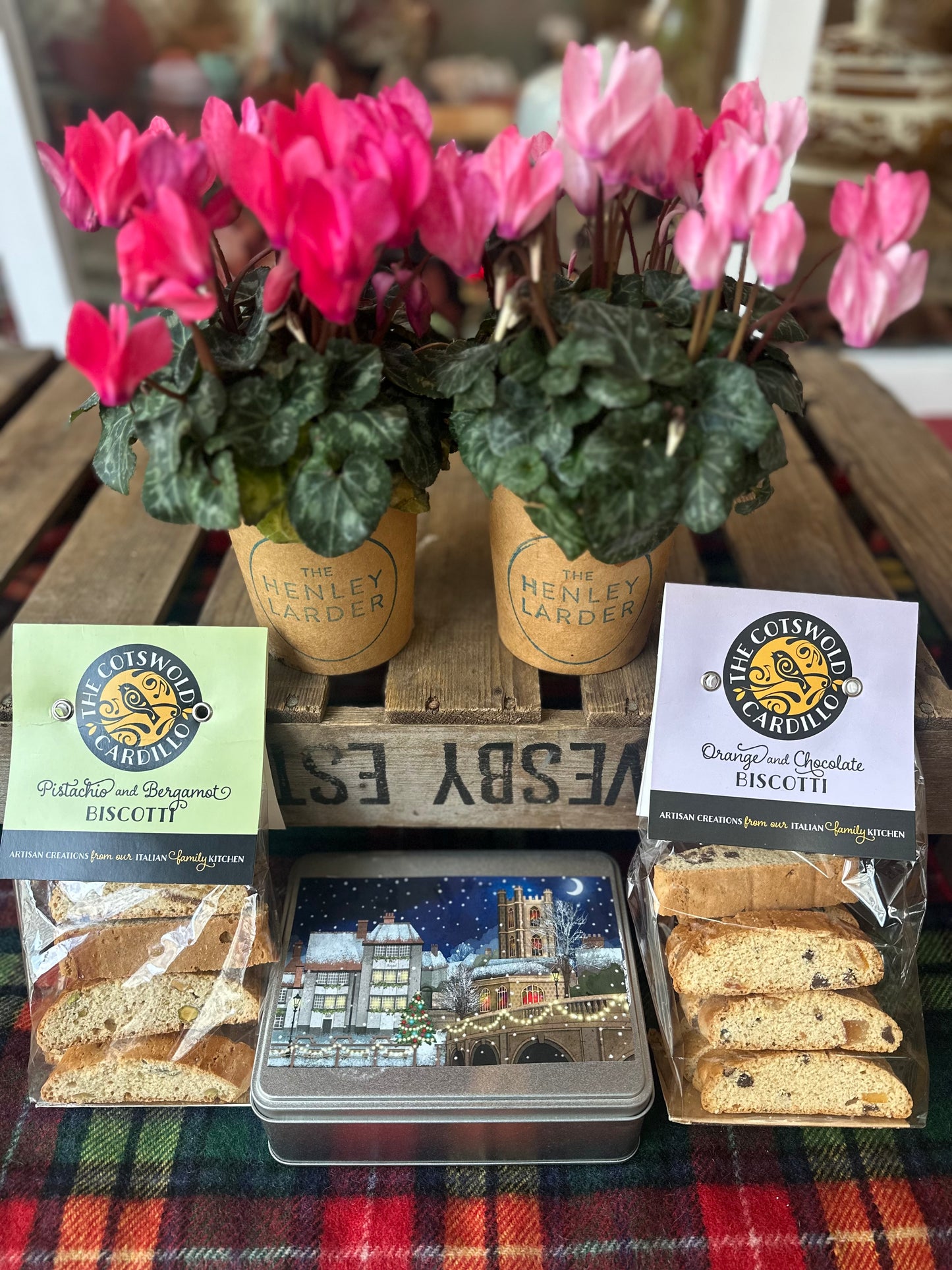 Henley on Thames Christmas tin