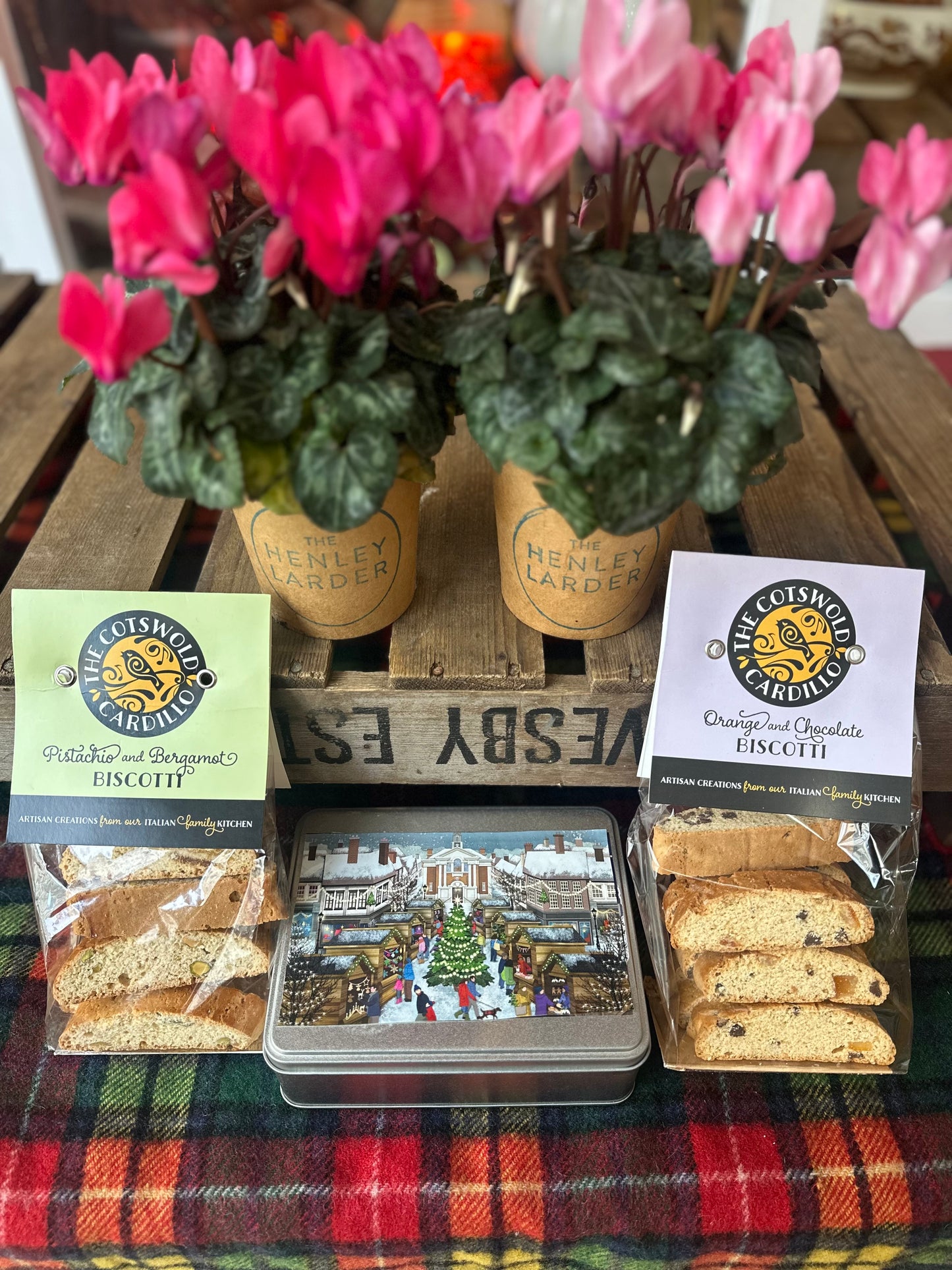 Henley on Thames Christmas tin